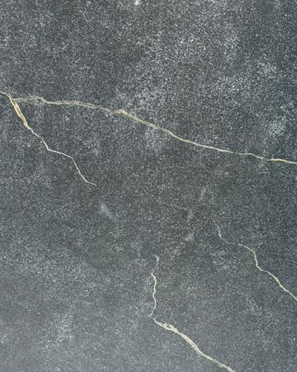 Porcelanato Vene Doro Nero, grafite com veios dourados